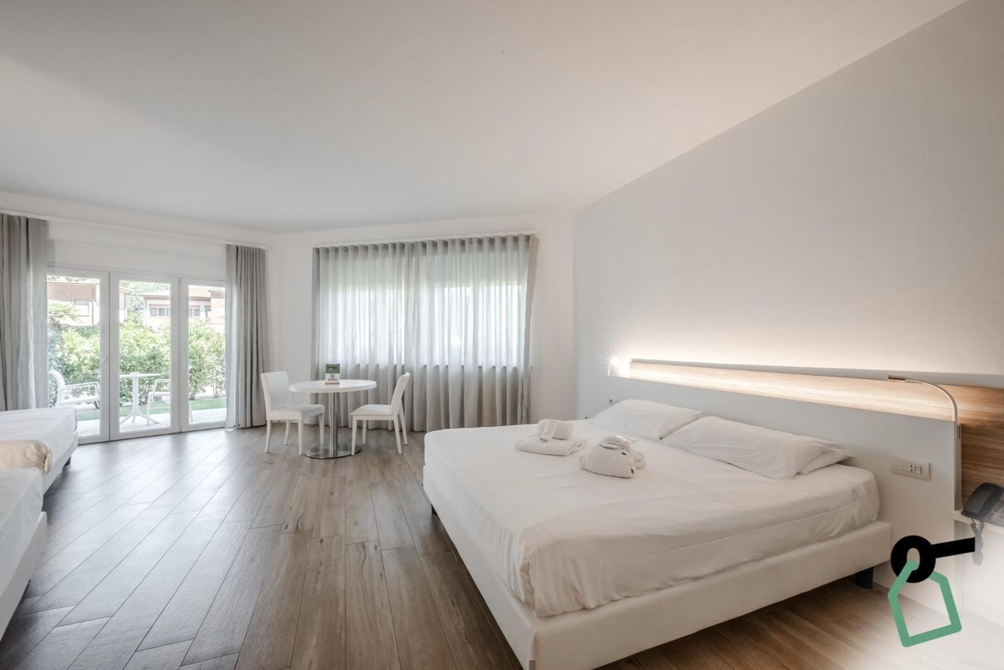 Hotiday Room Collection - Tirrenia Buitenkant foto