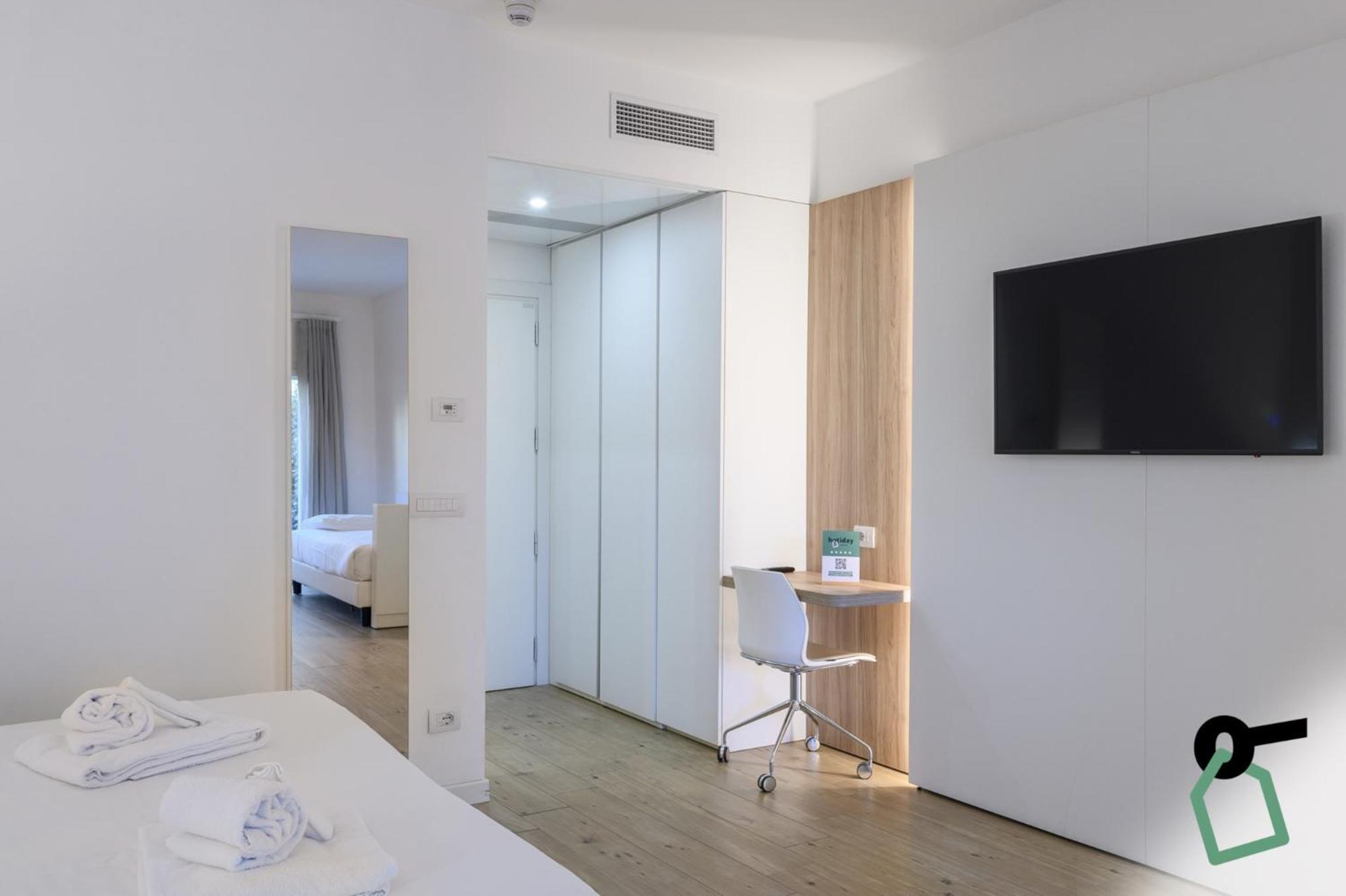 Hotiday Room Collection - Tirrenia Buitenkant foto